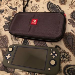 Used 1 week, it goes with original nintendo case and bag+ pro controller+Diablo3